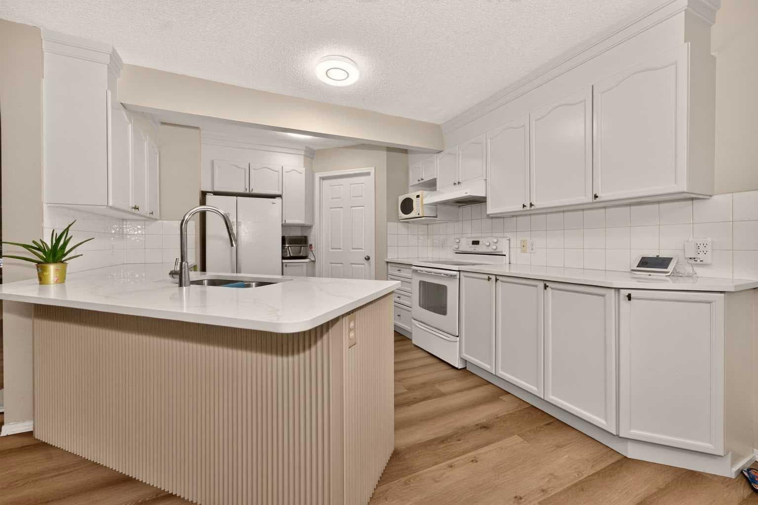 137 Douglas Glen Manor SE