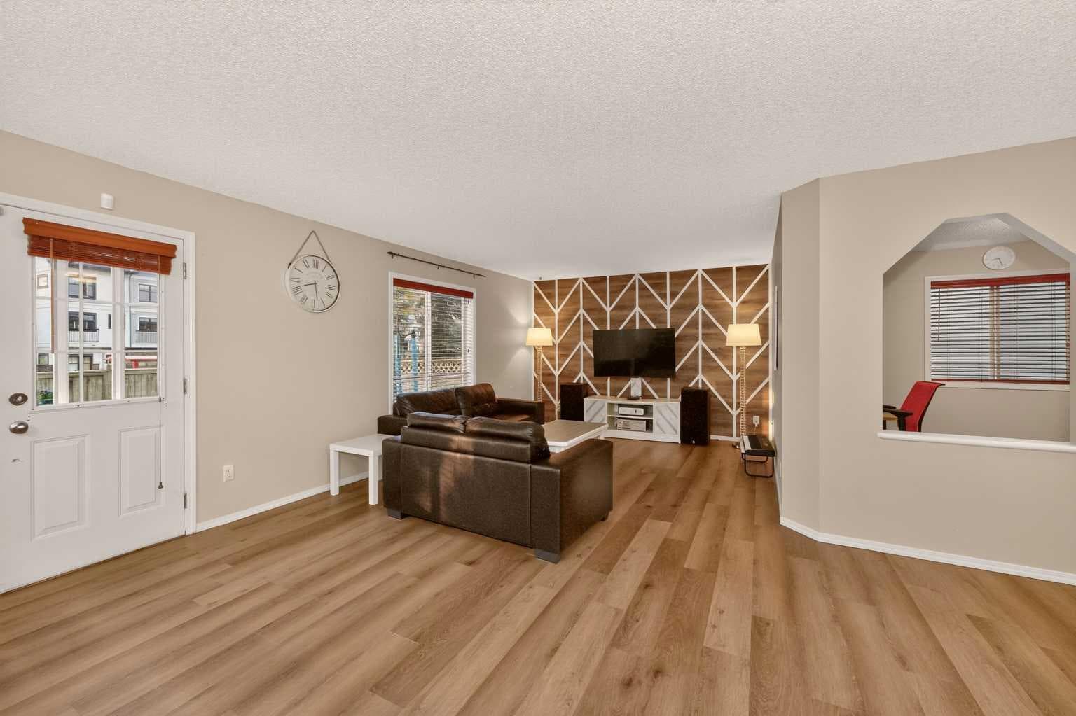 137 Douglas Glen Manor SE
