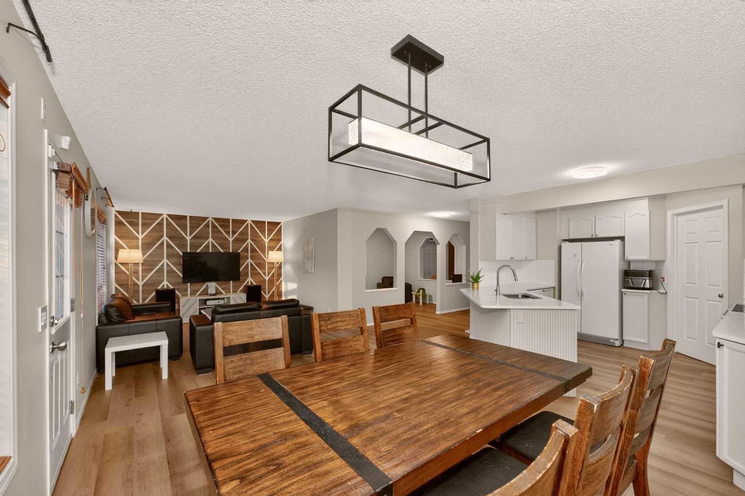 137 Douglas Glen Manor SE