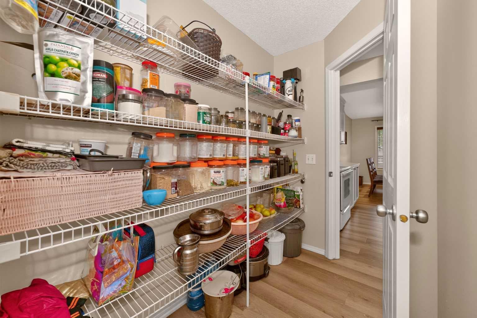 137 Douglas Glen Manor SE