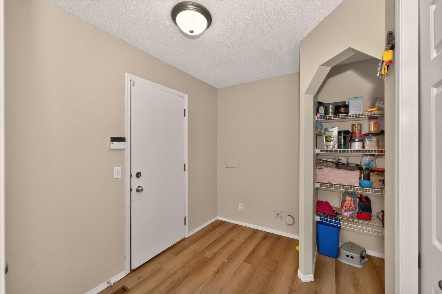 137 Douglas Glen Manor SE