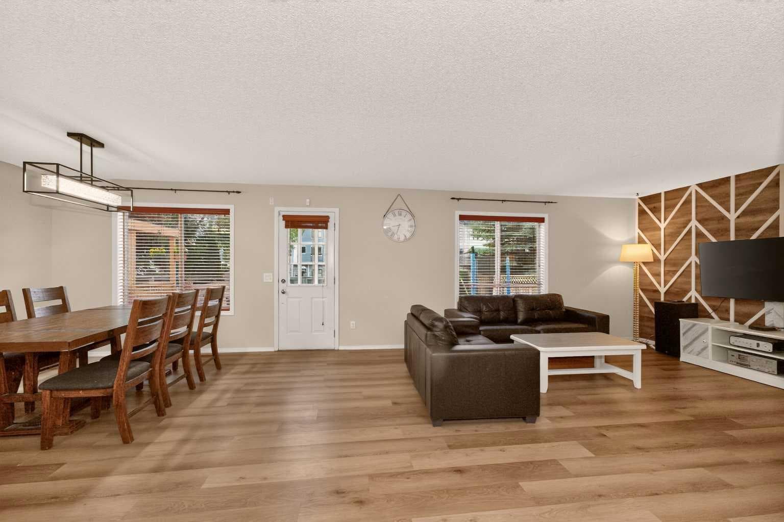 137 Douglas Glen Manor SE