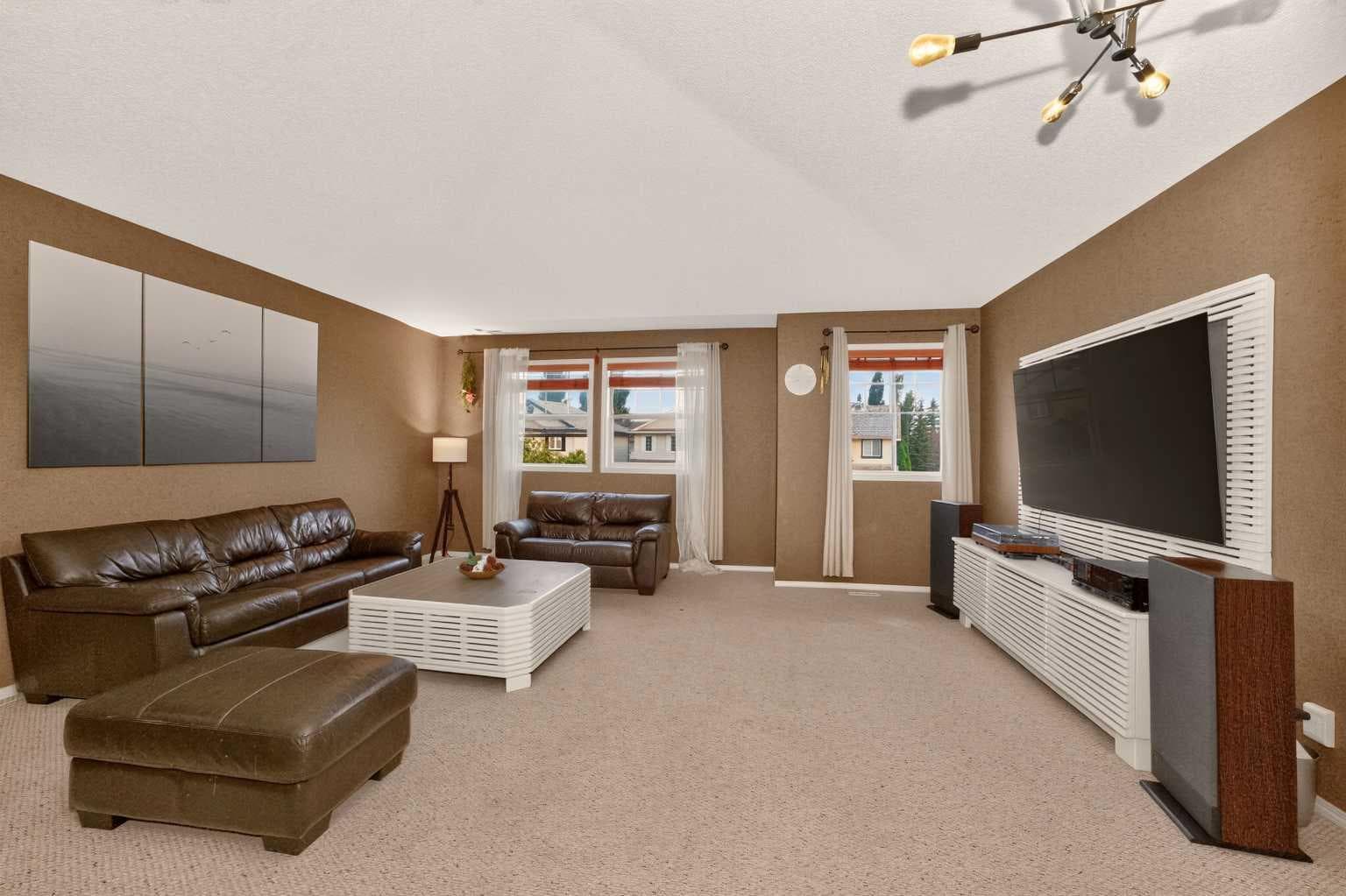 137 Douglas Glen Manor SE