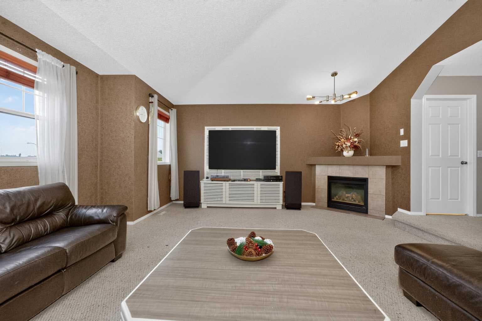 137 Douglas Glen Manor SE