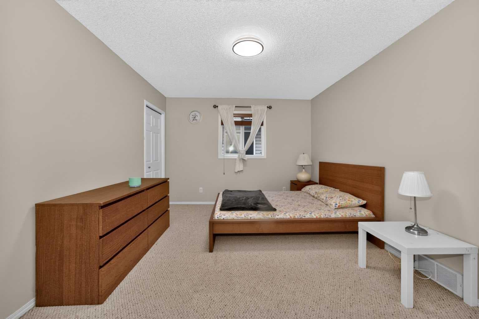 137 Douglas Glen Manor SE