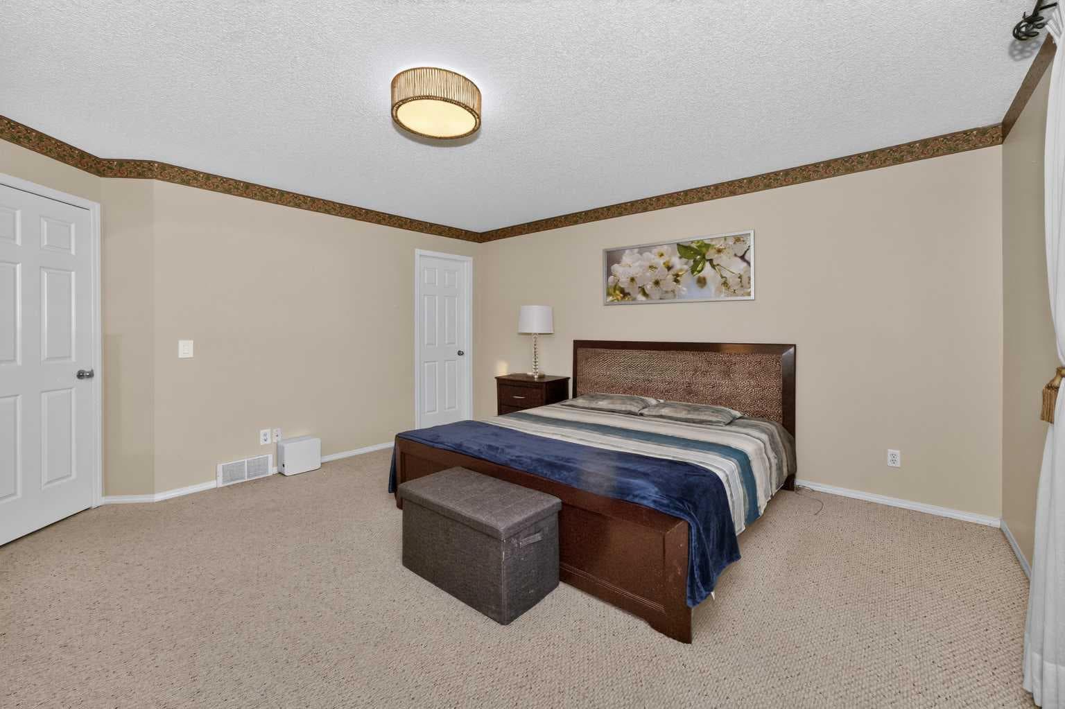 137 Douglas Glen Manor SE
