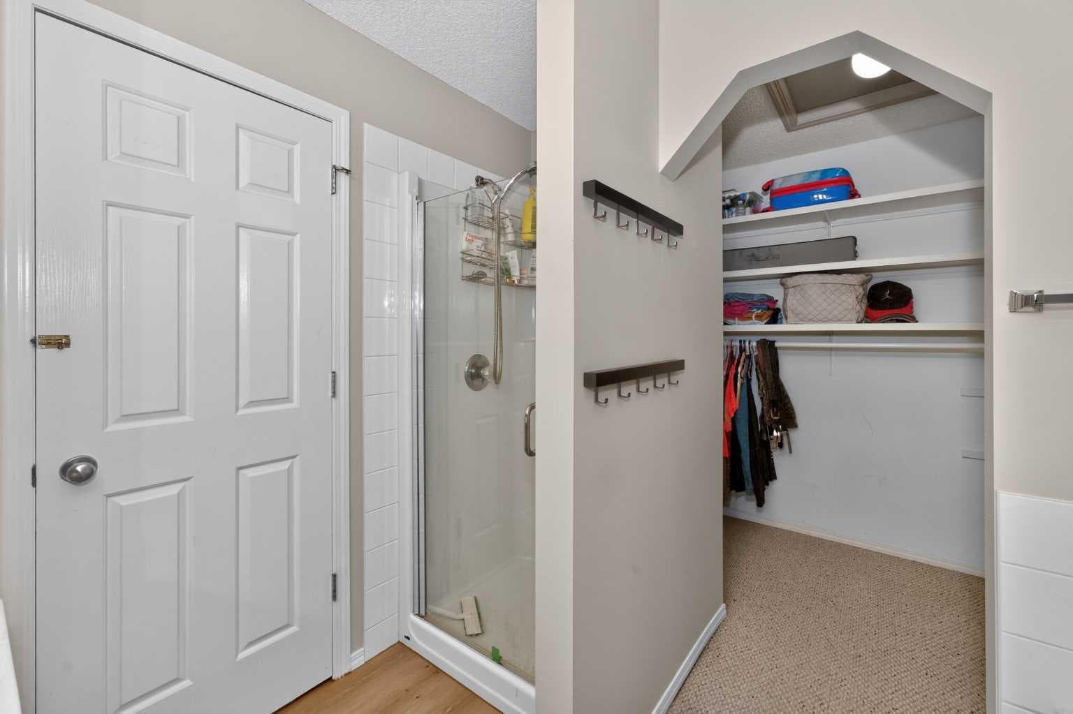 137 Douglas Glen Manor SE