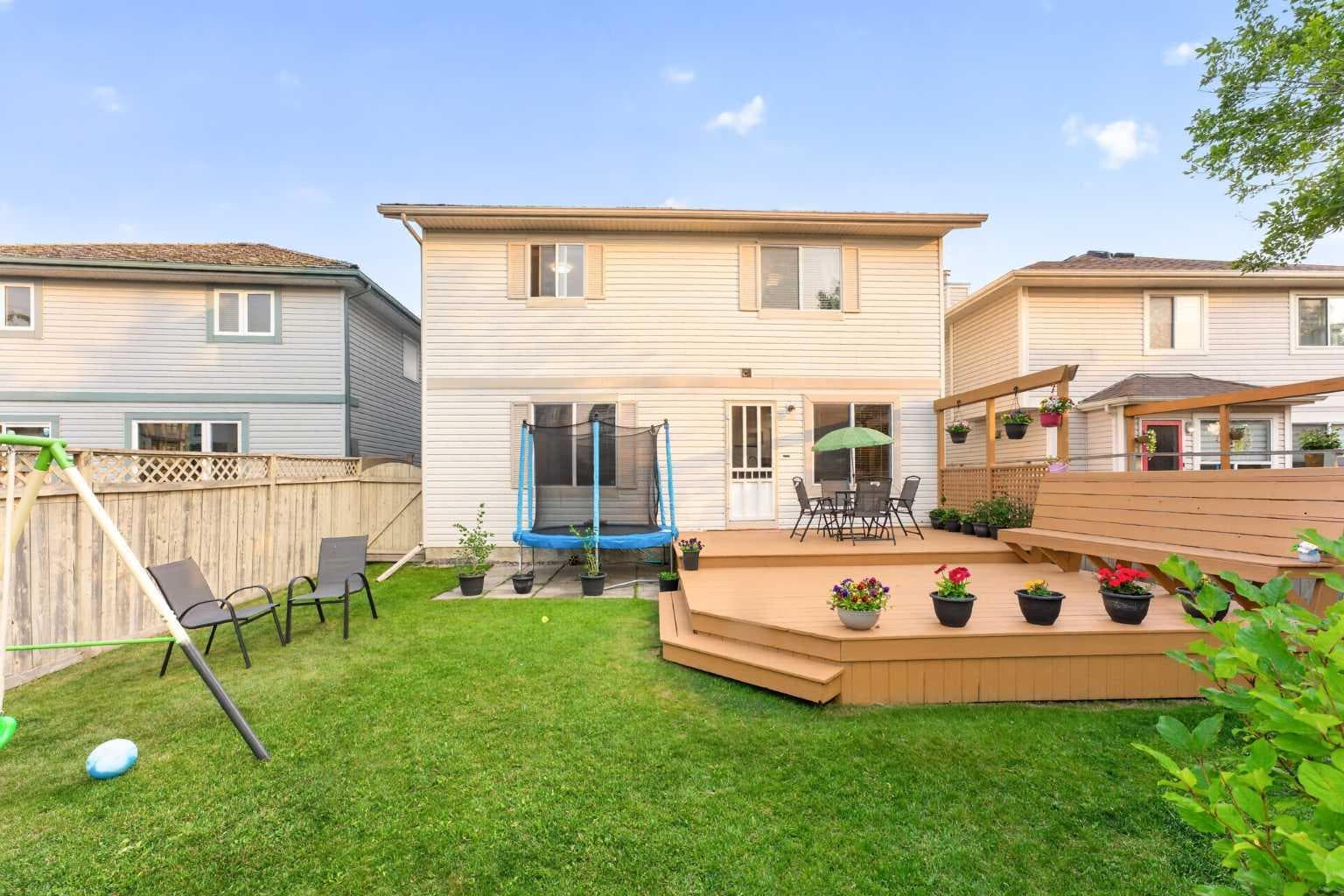 137 Douglas Glen Manor SE