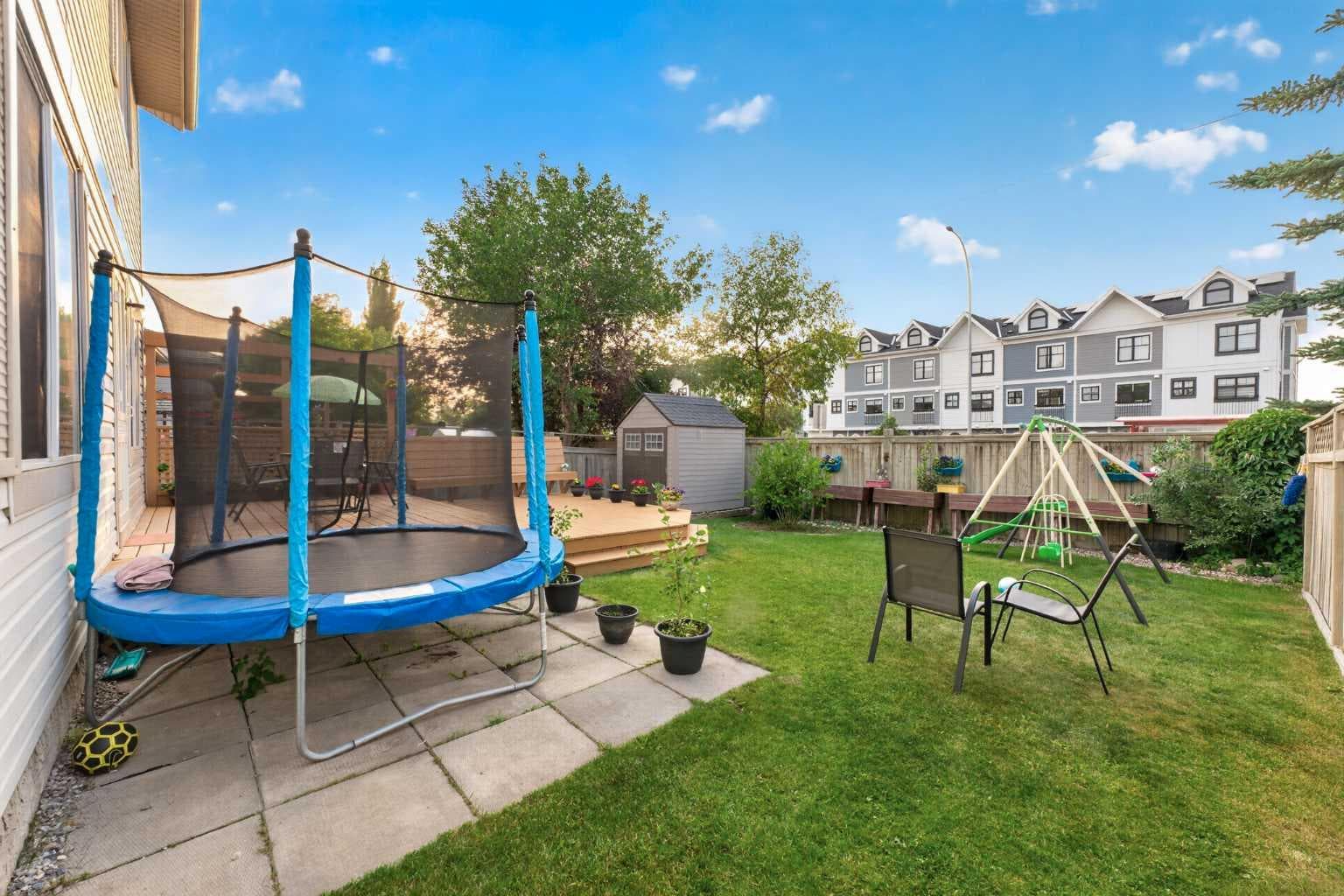 137 Douglas Glen Manor SE
