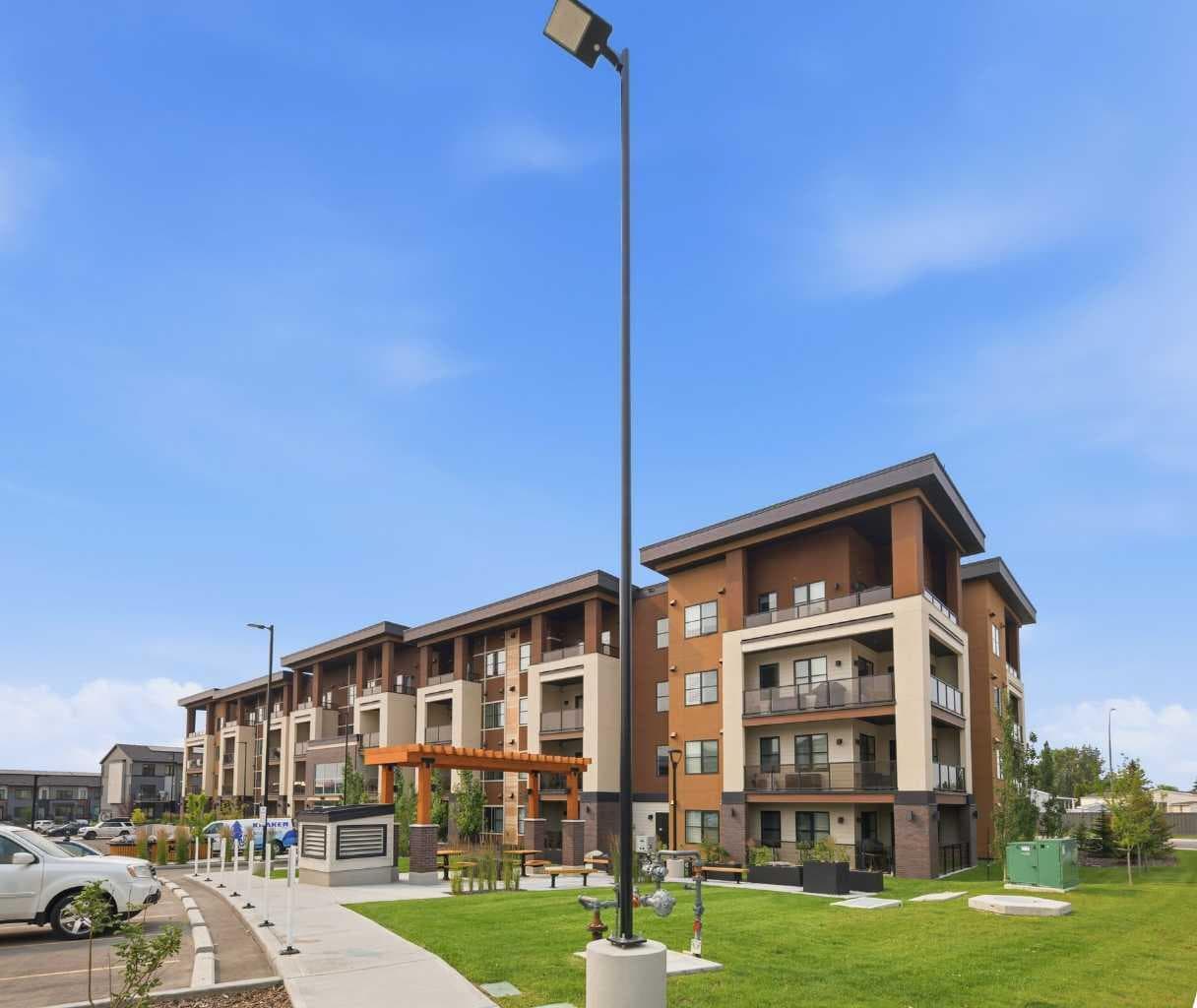 1410, 81 Arbour Lake View NW