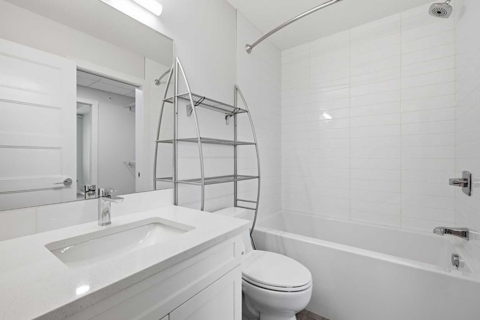 1410, 81 Arbour Lake View NW