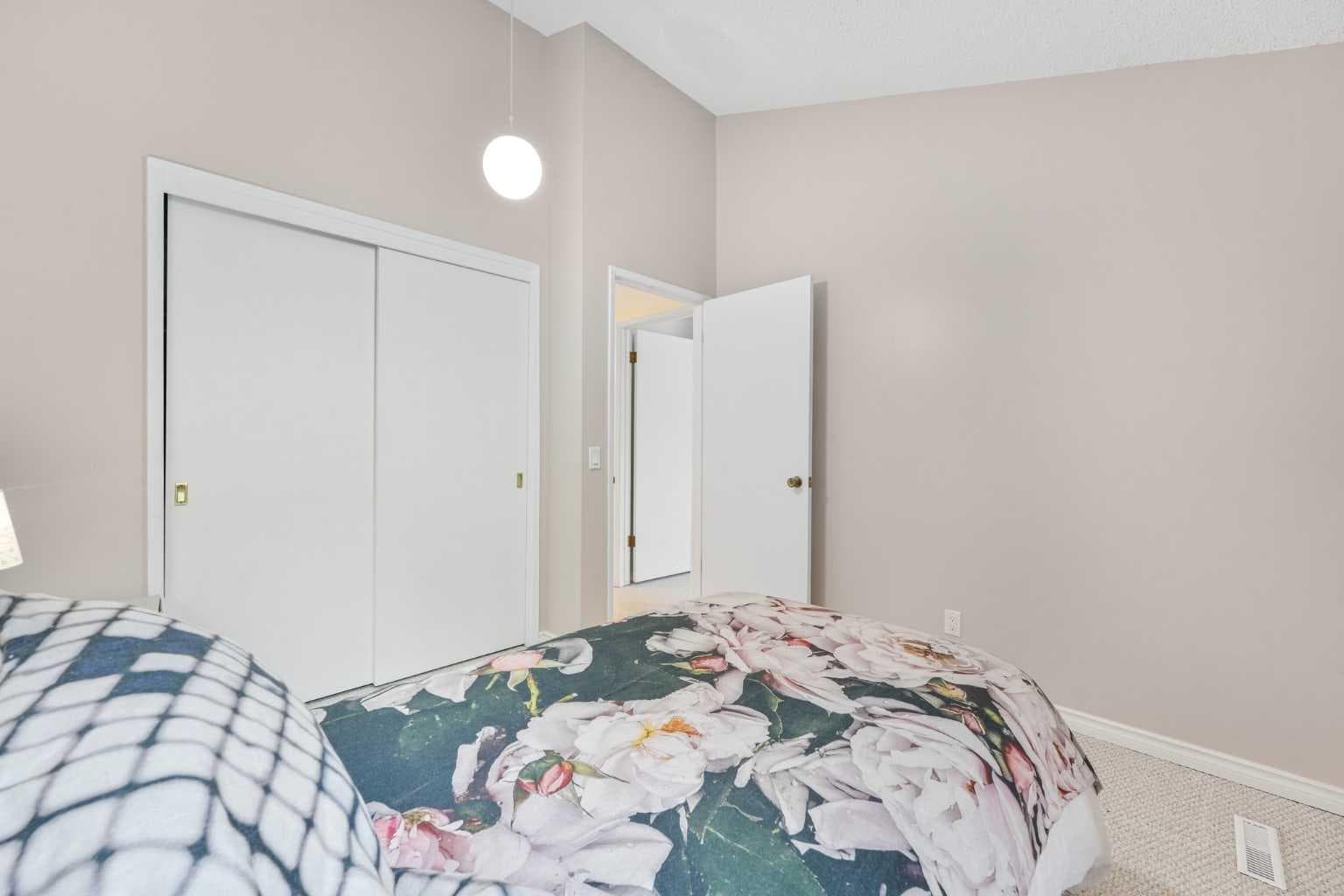 70 Brae Glen Lane SW