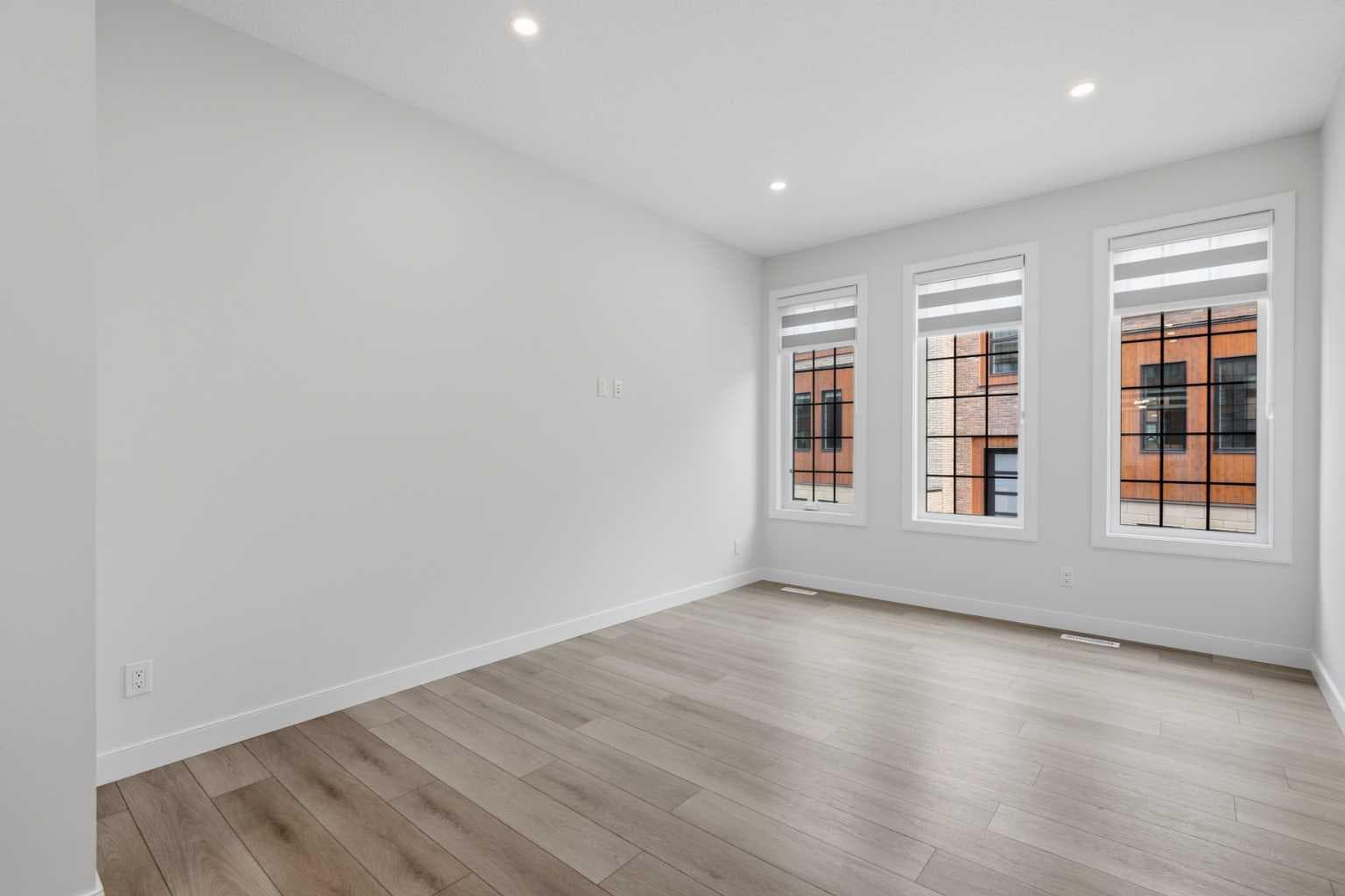 323, 81 Greenbriar Place NW