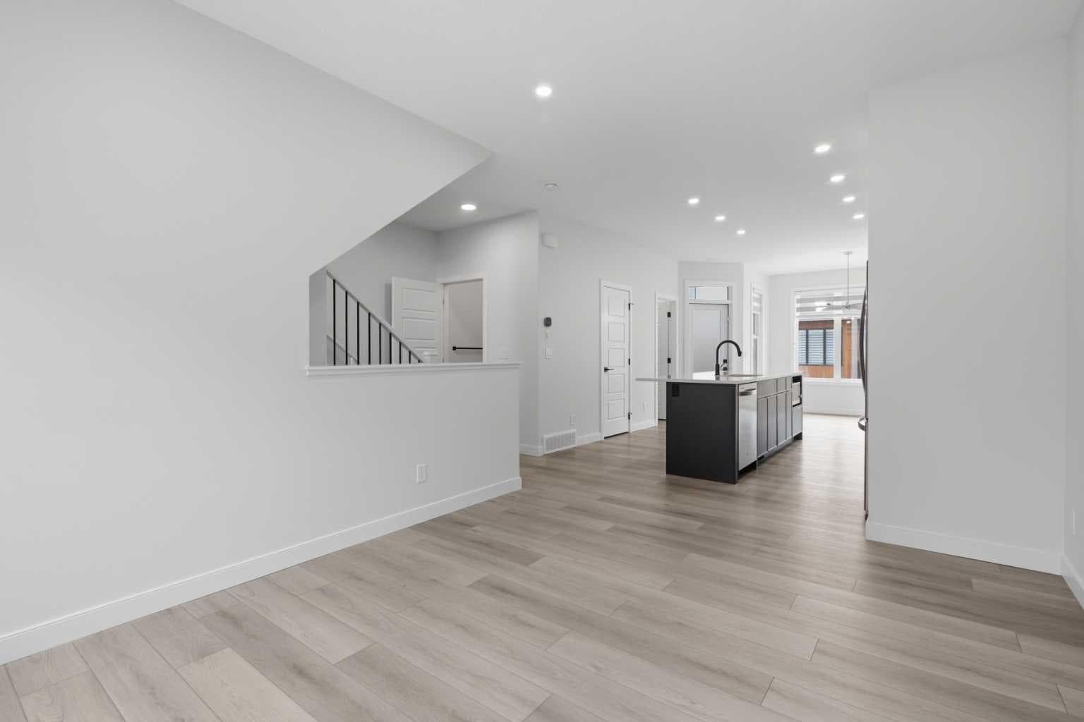 323, 81 Greenbriar Place NW