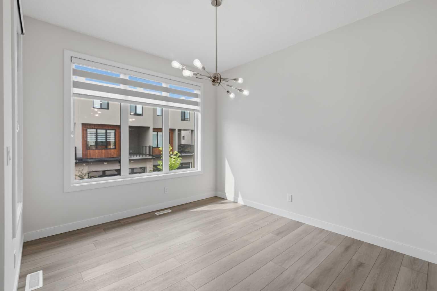 323, 81 Greenbriar Place NW