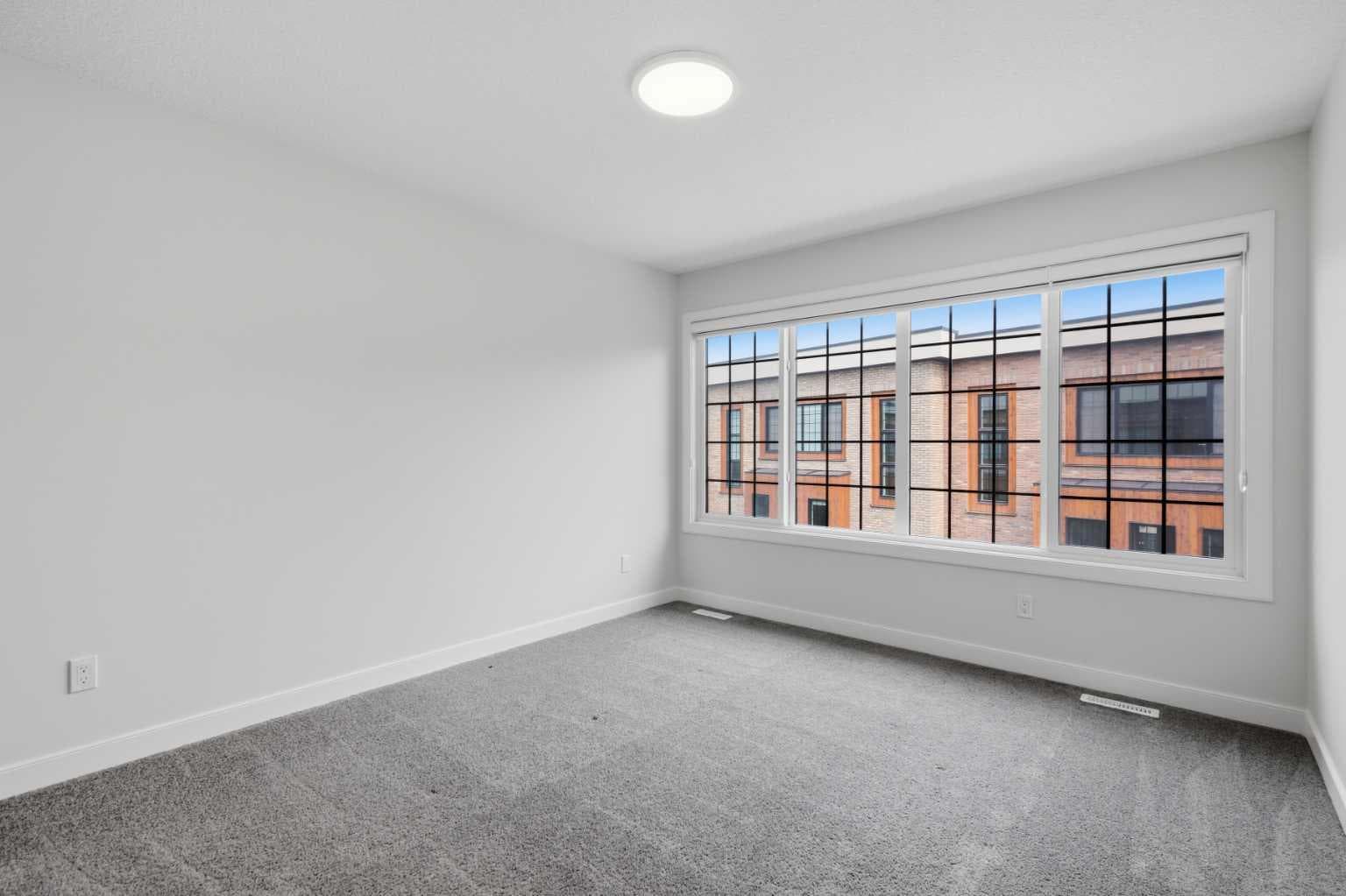 323, 81 Greenbriar Place NW