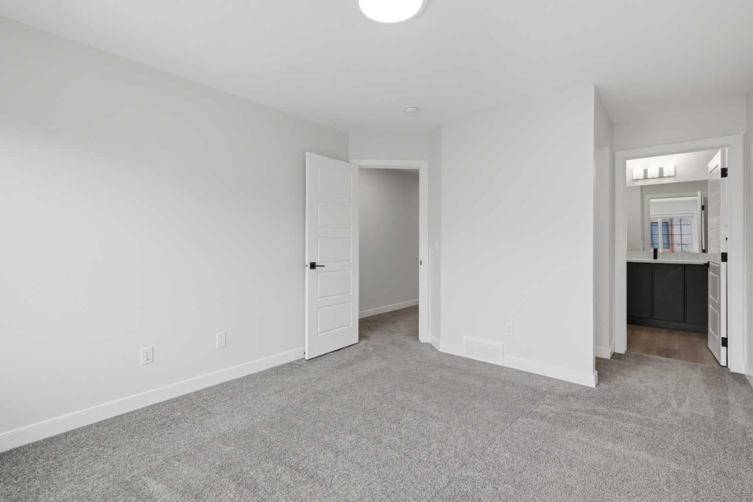 323, 81 Greenbriar Place NW