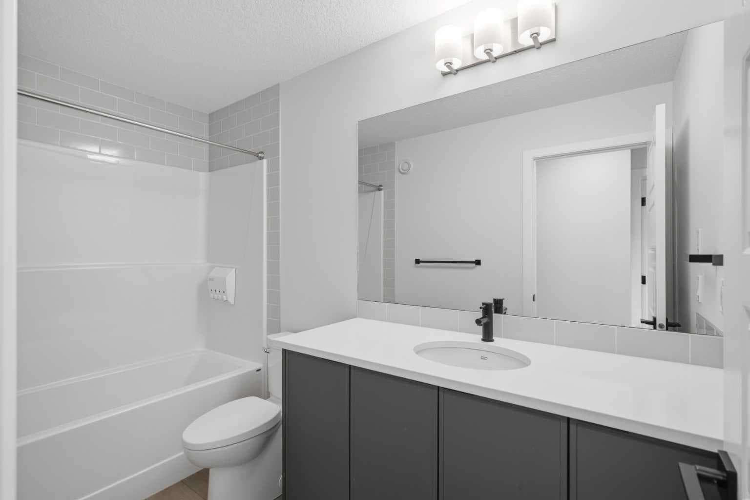 323, 81 Greenbriar Place NW