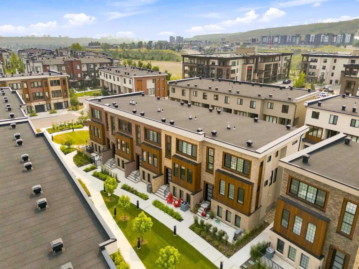 323, 81 Greenbriar Place NW