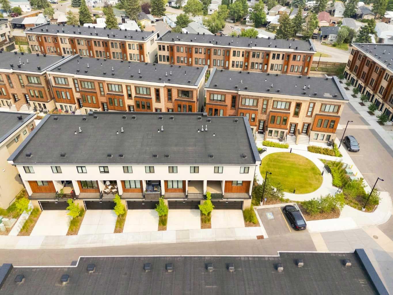 323, 81 Greenbriar Place NW