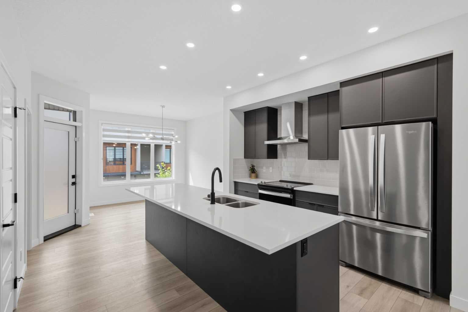 323, 81 Greenbriar Place NW