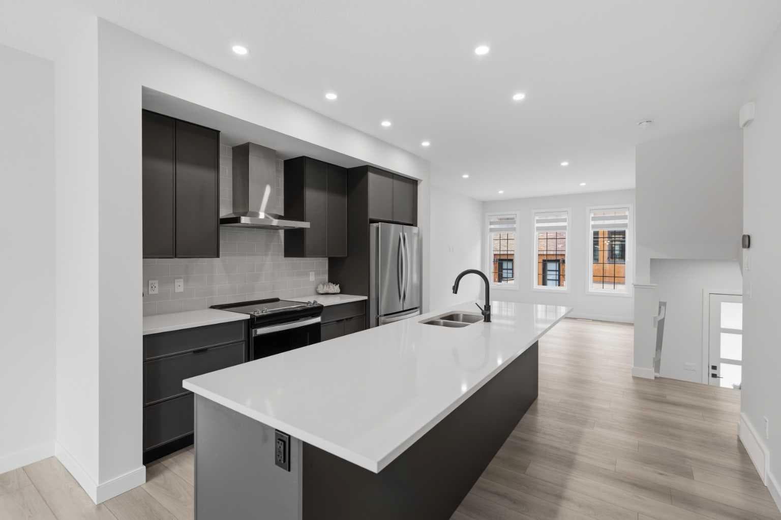 323, 81 Greenbriar Place NW