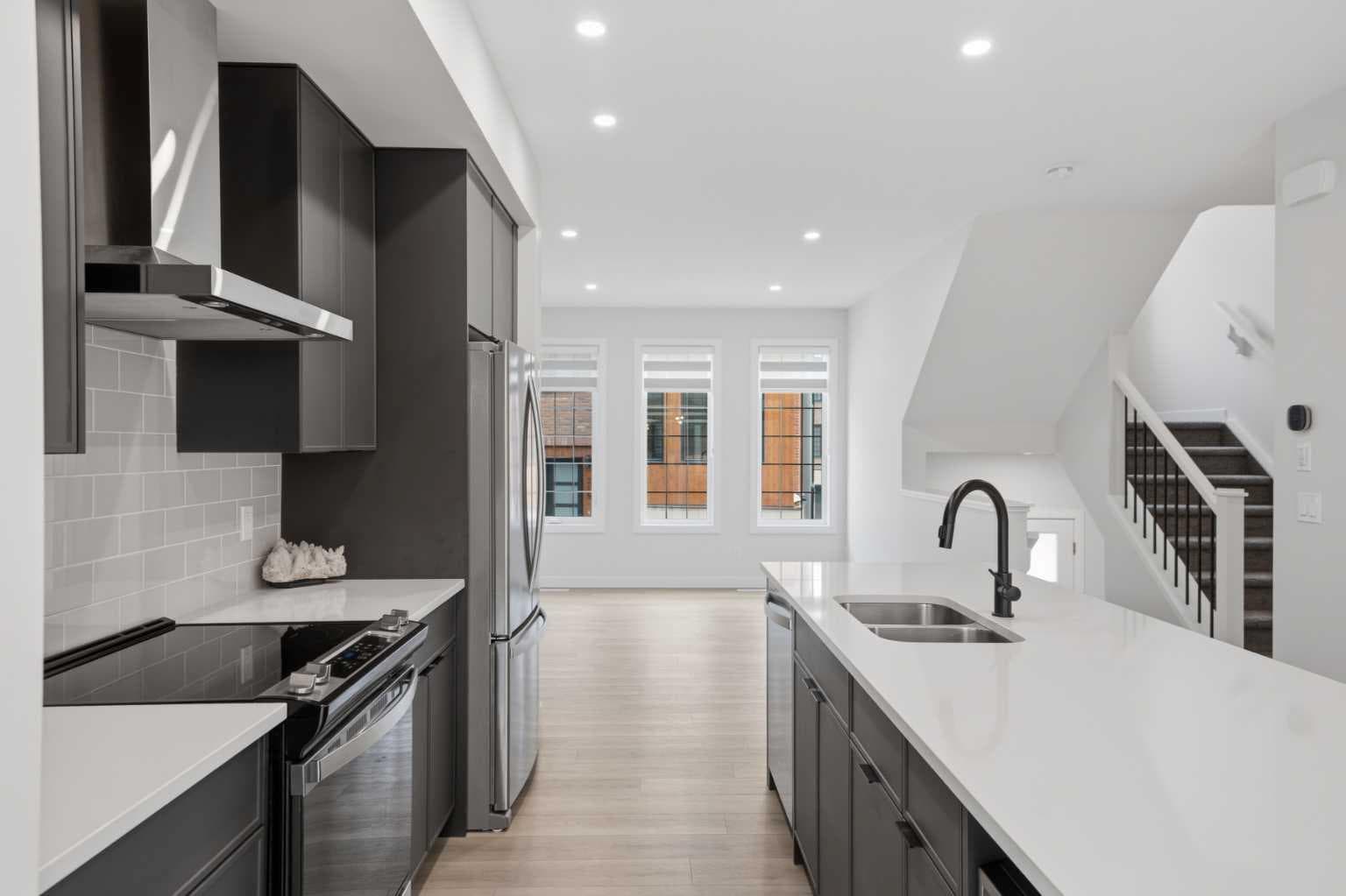 323, 81 Greenbriar Place NW