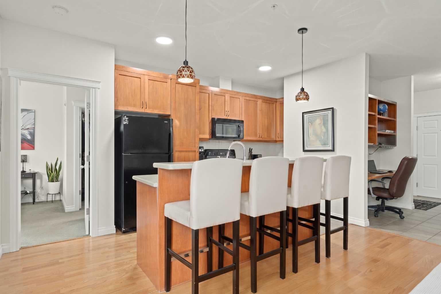 4203, 24 Hemlock Crescent SW