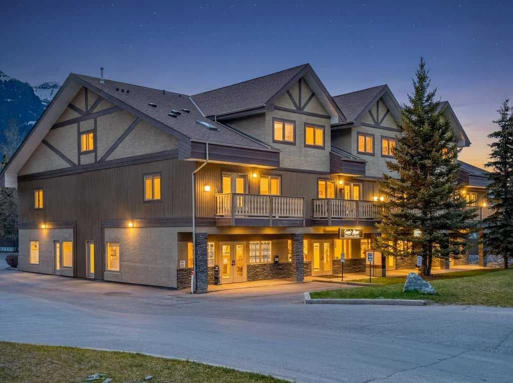 104, 512 Bow Valley Trail 