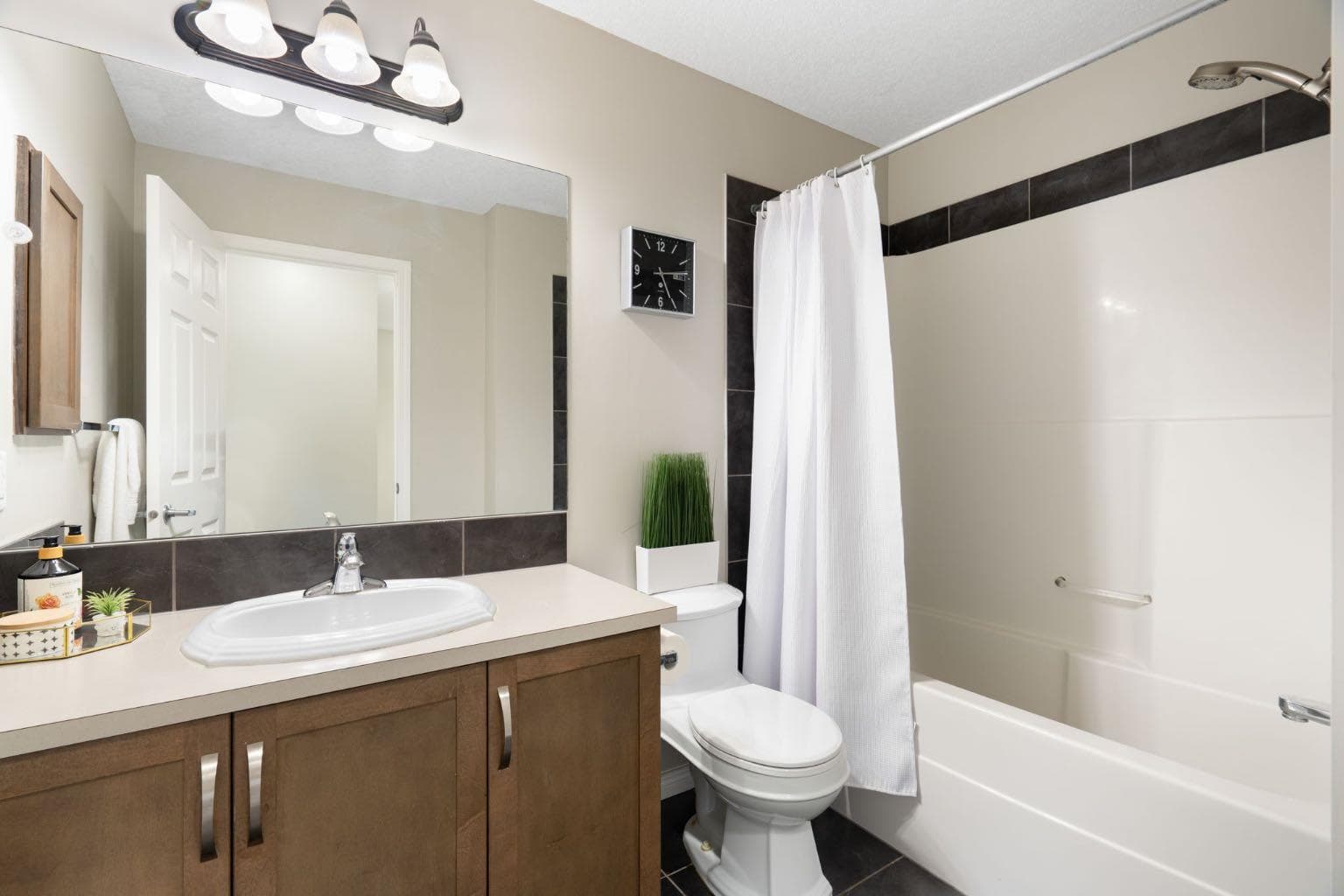 70 Walden Manor SE