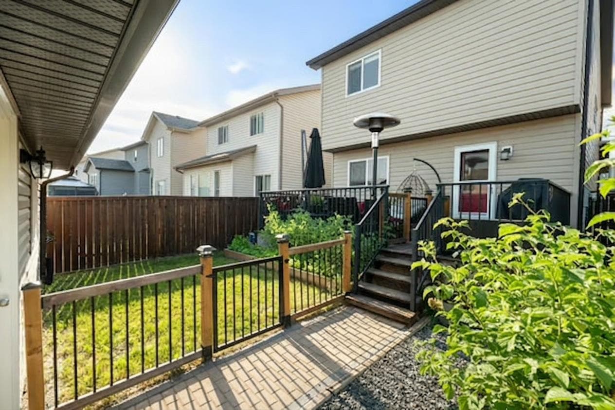 70 Walden Manor SE