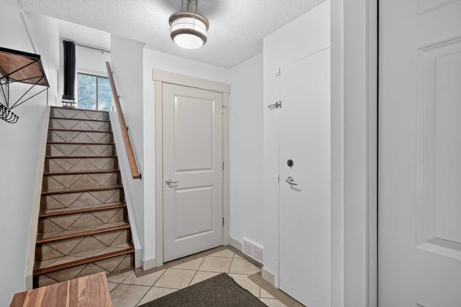 571 Point Mckay Grove NW