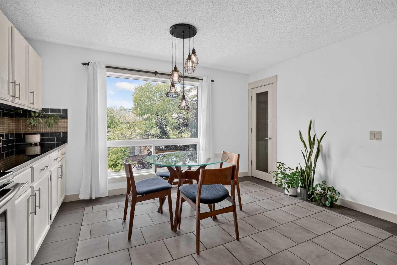 571 Point Mckay Grove NW