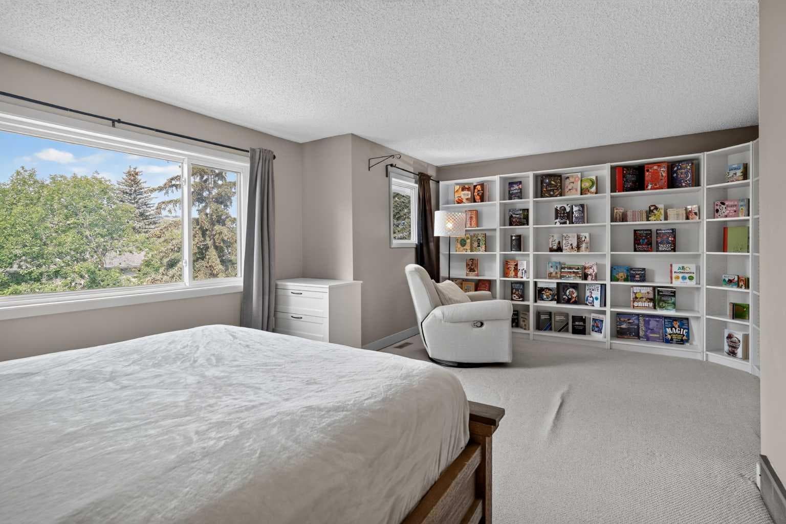 571 Point Mckay Grove NW