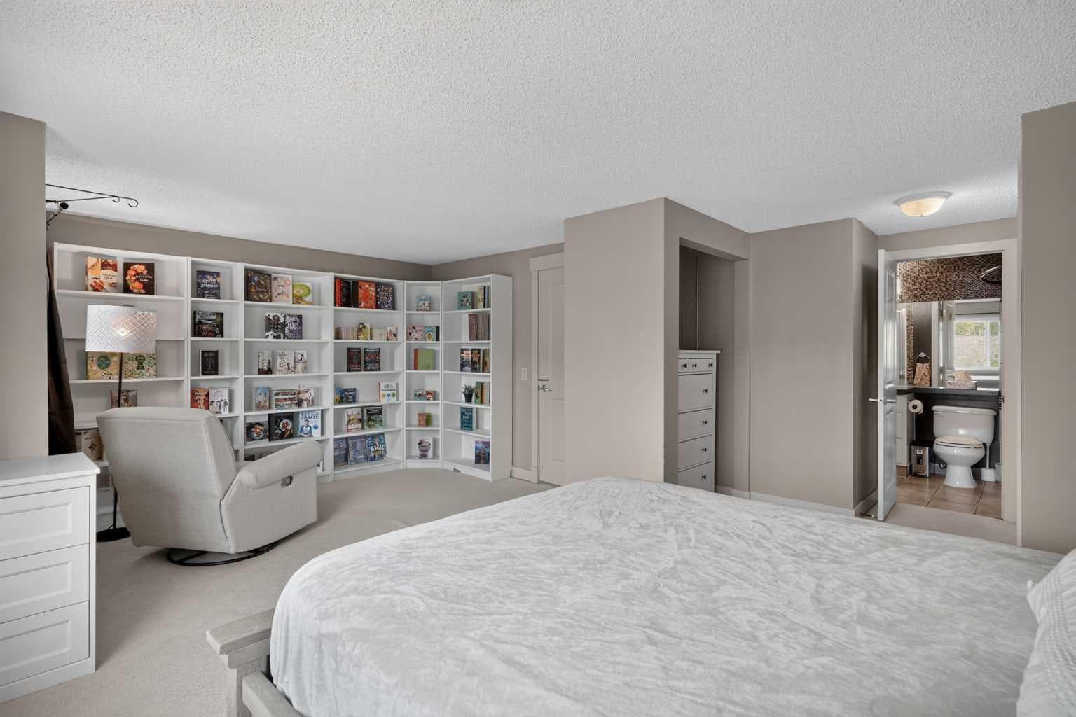 571 Point Mckay Grove NW