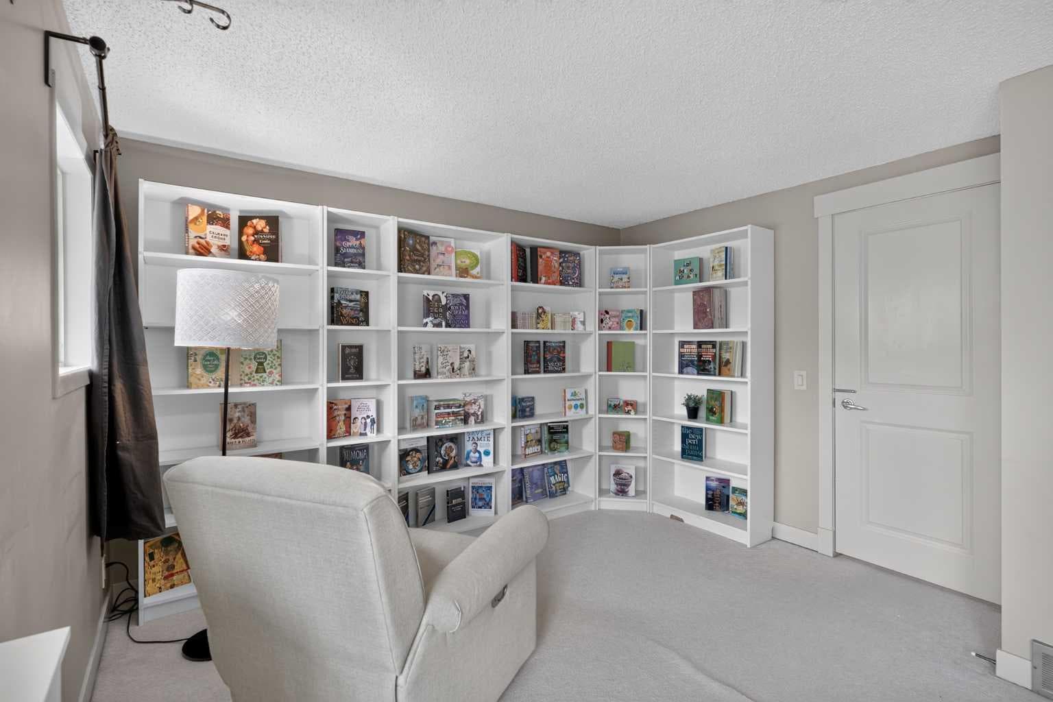 571 Point Mckay Grove NW