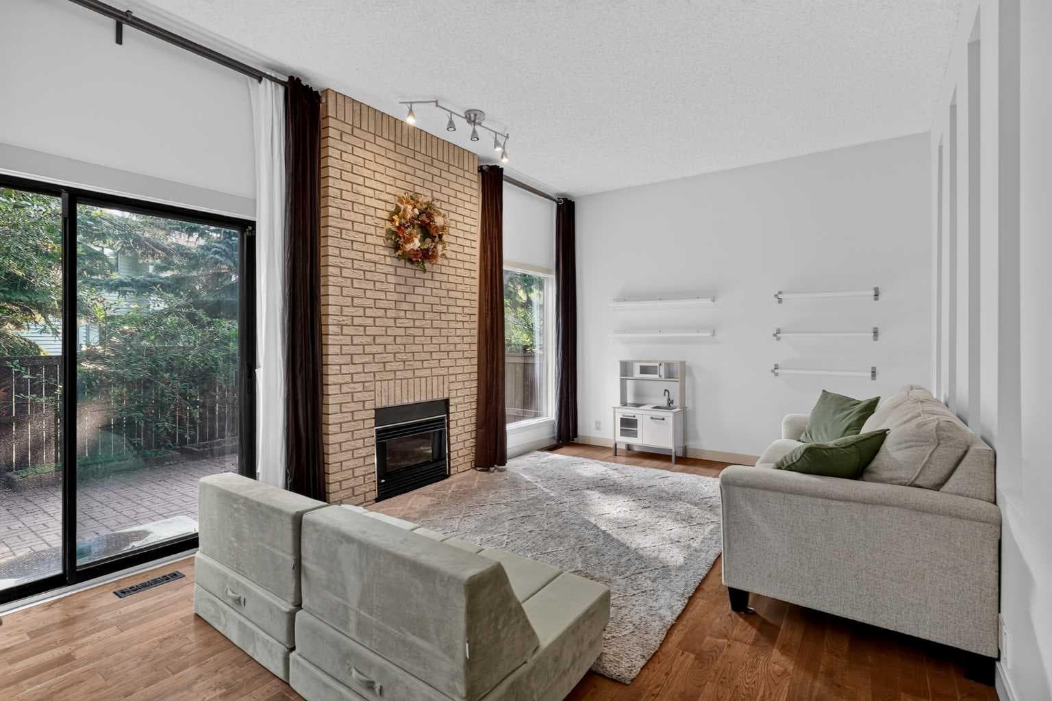 571 Point Mckay Grove NW