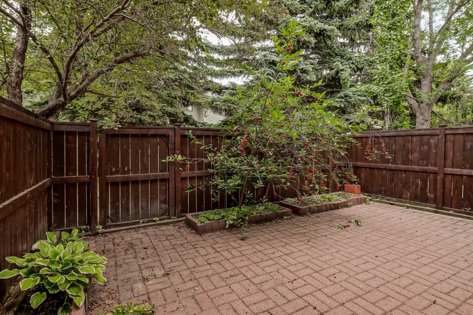 571 Point Mckay Grove NW