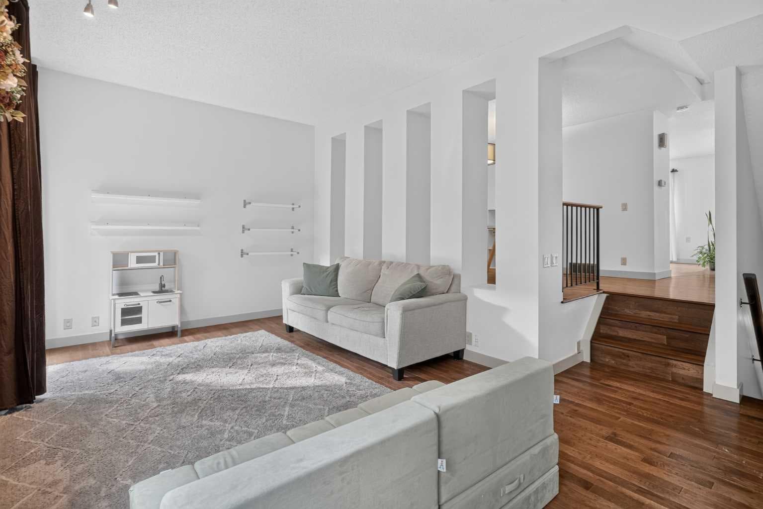 571 Point Mckay Grove NW
