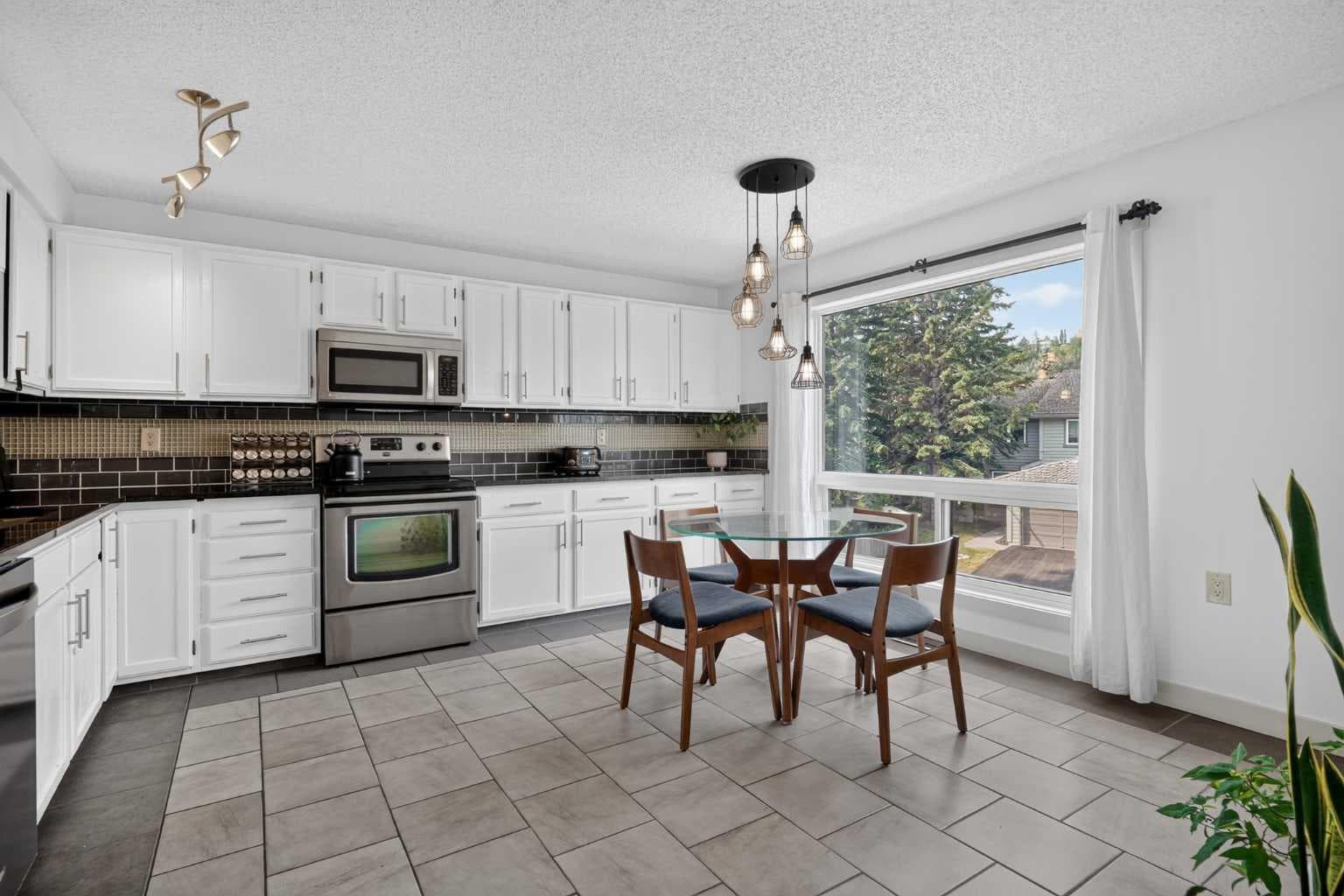 571 Point Mckay Grove NW