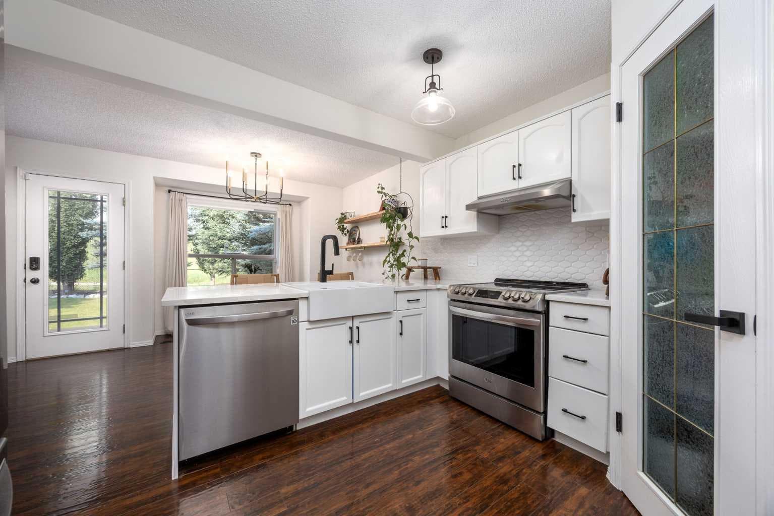 100 Bow Ridge Crescent 