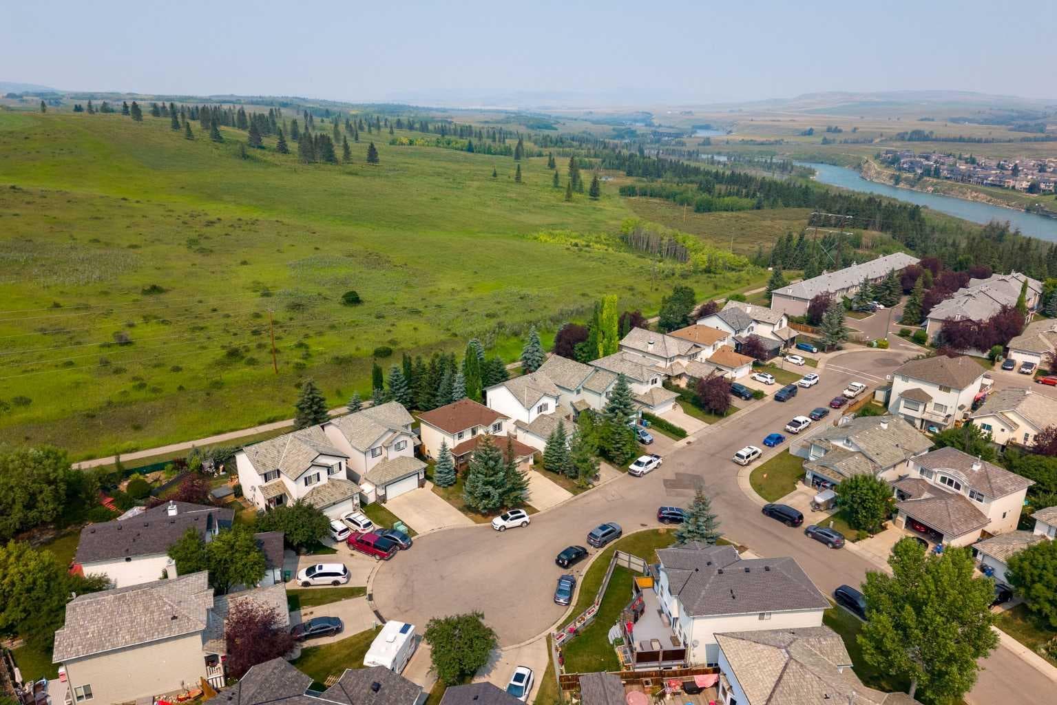 100 Bow Ridge Crescent 