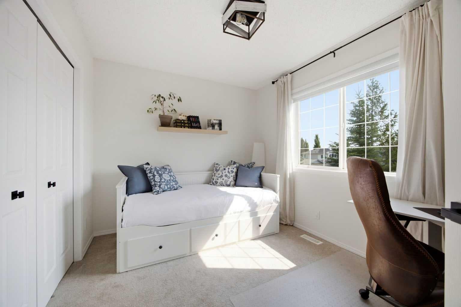 100 Bow Ridge Crescent 