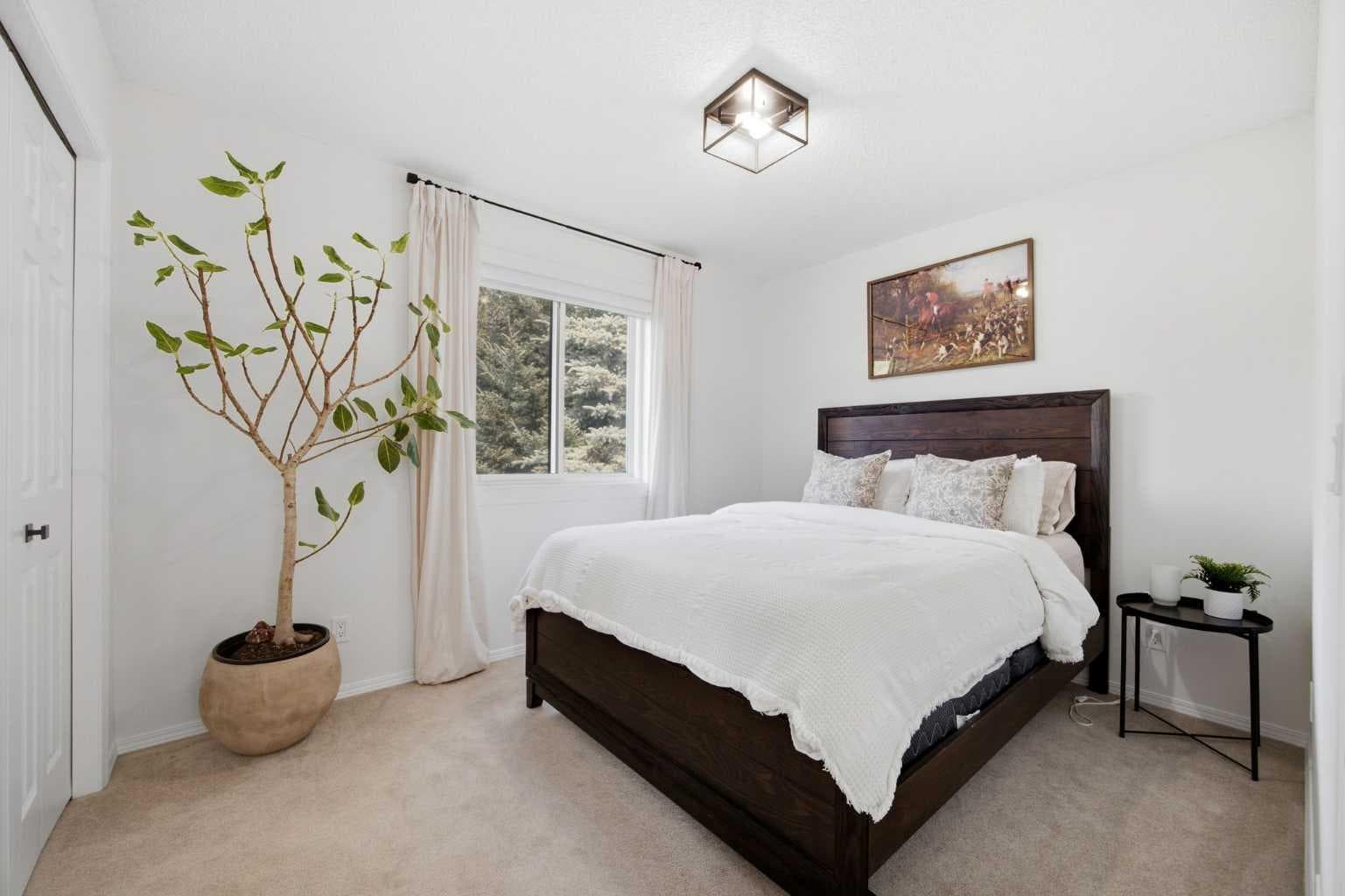 100 Bow Ridge Crescent 