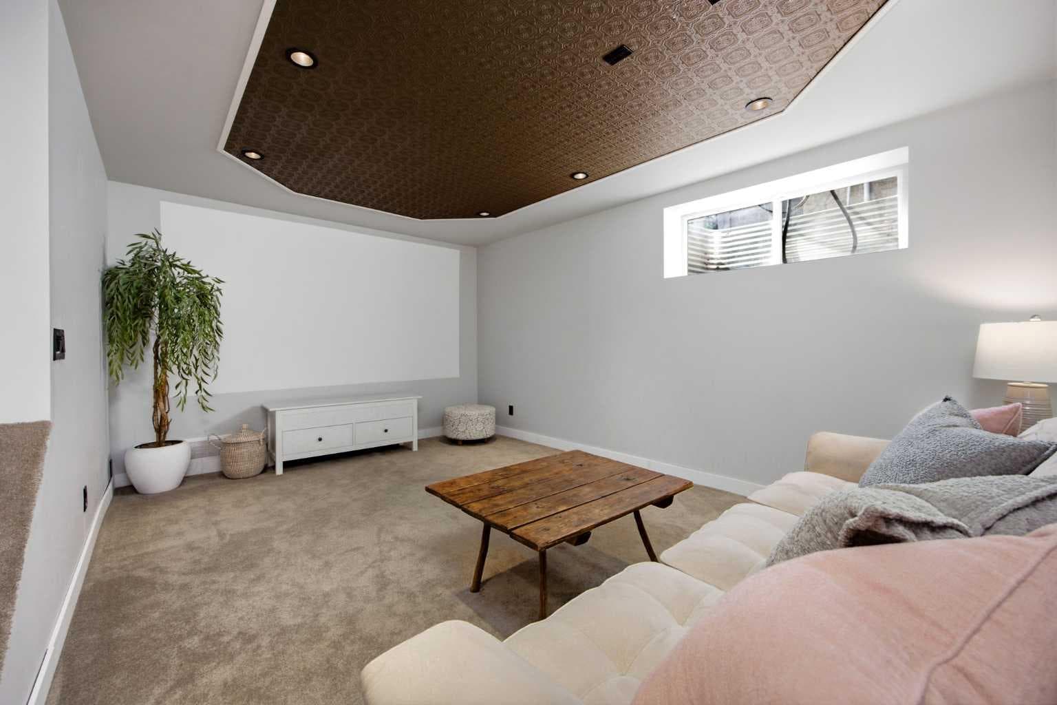 100 Bow Ridge Crescent 