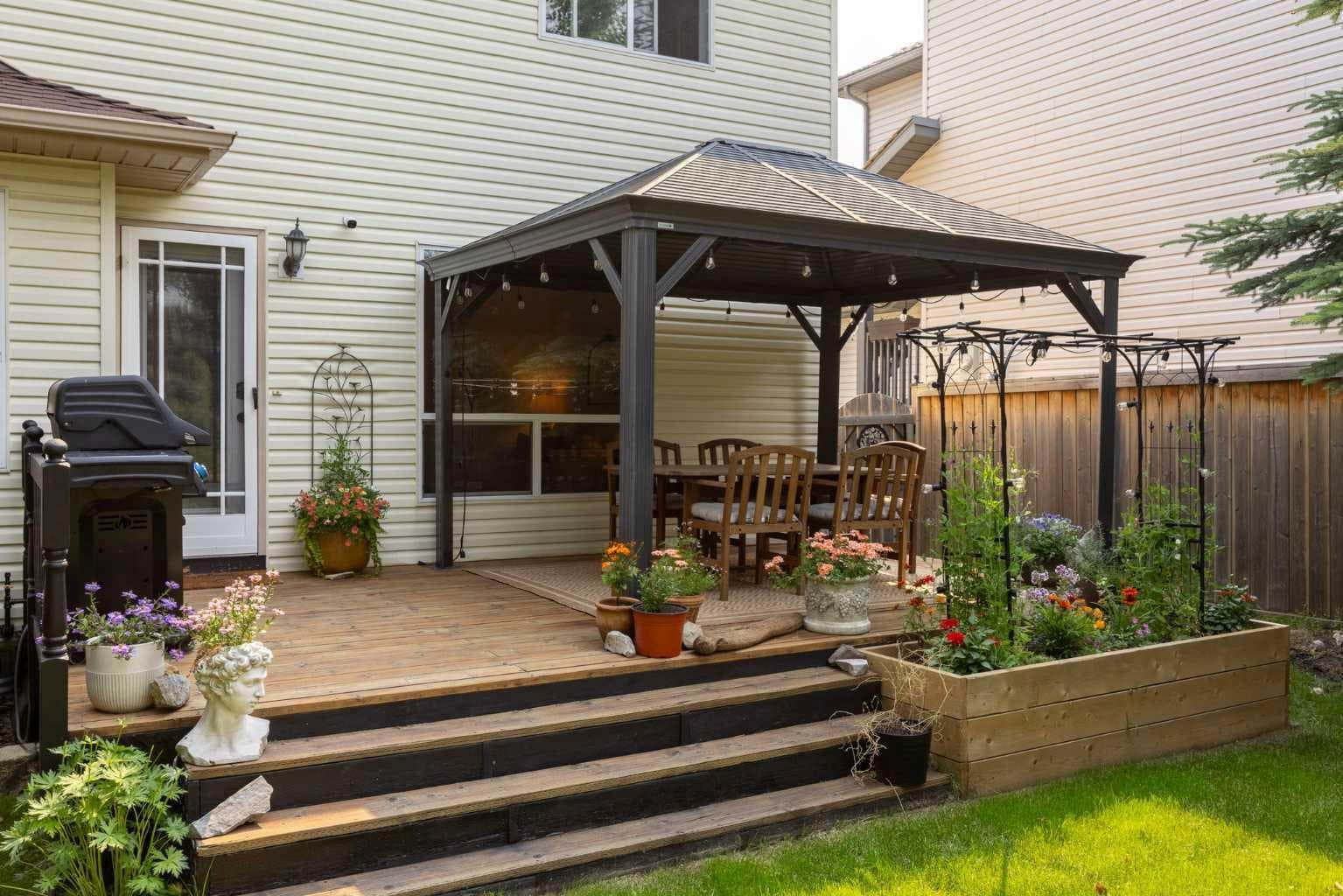 100 Bow Ridge Crescent 