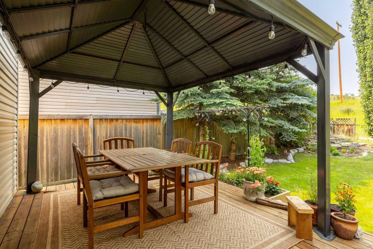 100 Bow Ridge Crescent 