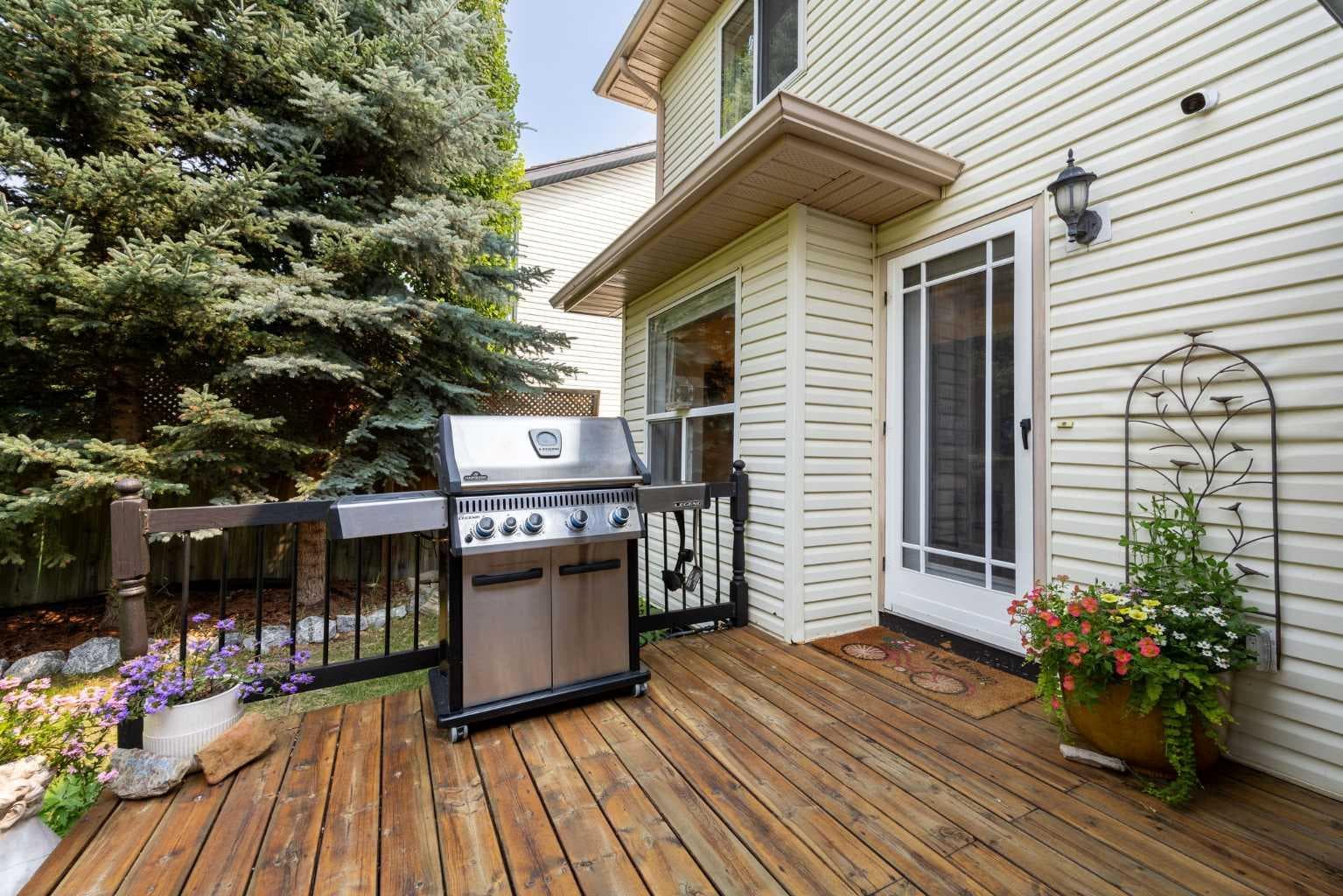 100 Bow Ridge Crescent 
