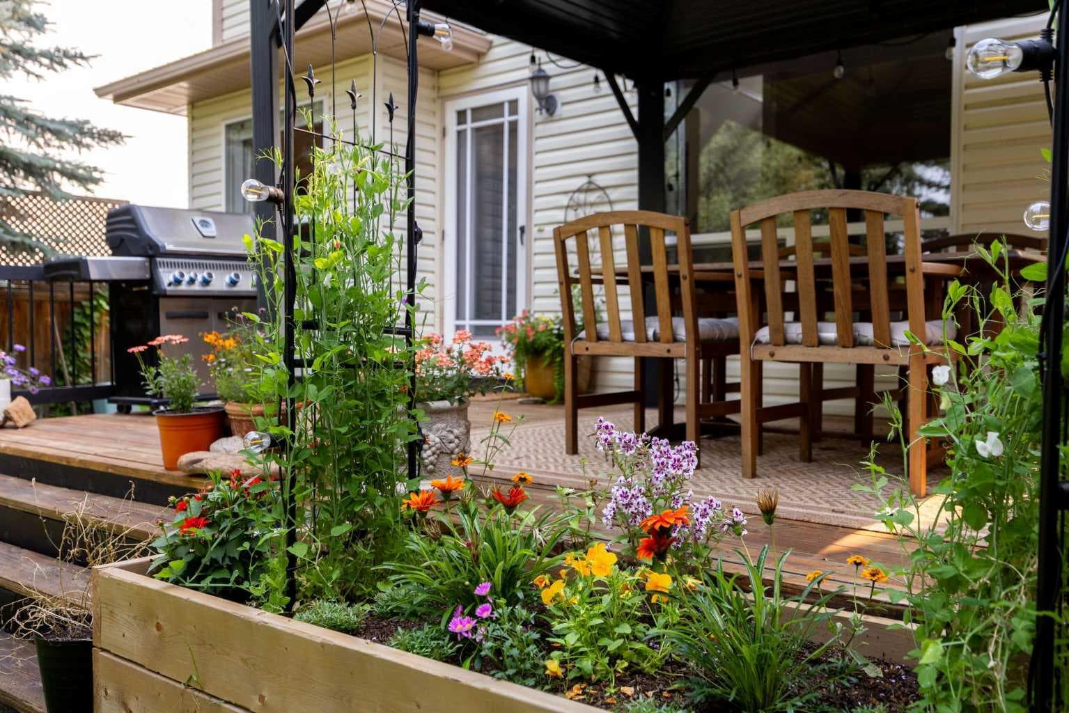 100 Bow Ridge Crescent 