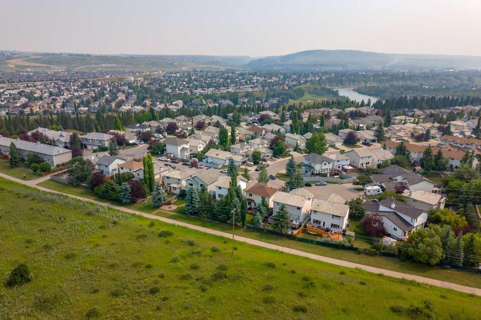 100 Bow Ridge Crescent 